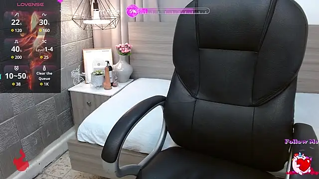 Snapshot of loistwink_ chatting on 01/15/25, 04:36 loistwink  online show from 01/15/25, 04:36