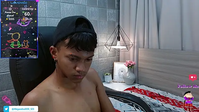 Snapshot of loistwink_ chatting on 02/26/25, 06:32 loistwink  online show from 02/26/25, 06:32