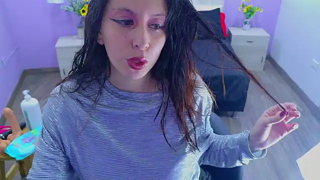 Snapshot of mistressesmoon chatting on 12/03/24, 09:01 mistressesmoon online show from 12/03/24, 09:01