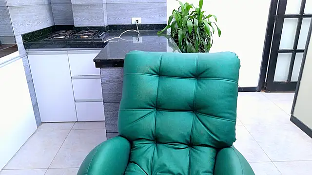 Snapshot of mistressesmoon chatting on 12/18/24, 09:40 mistressesmoon online show from 12/18/24, 09:40