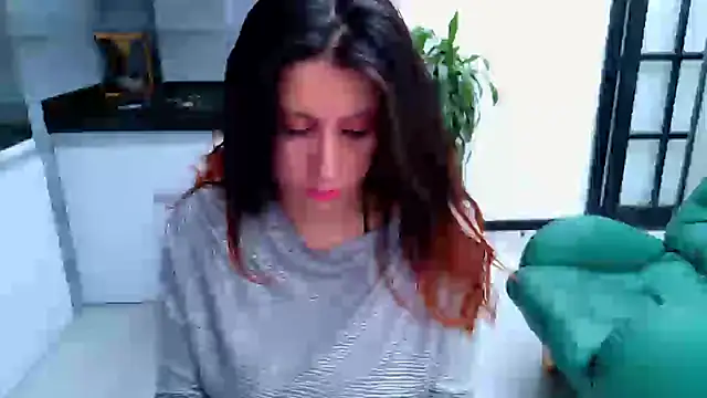 Snapshot of mistressesmoon chatting on 12/21/24, 09:47 mistressesmoon online show from 12/21/24, 09:47