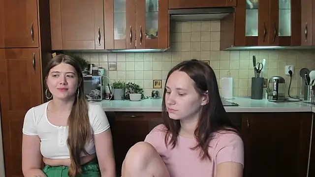 Snapshot of HotCaramellsTV chatting on 08/01/26, 07:40 HotCaramellsTV online show from 08/01/26, 07:40