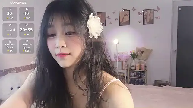 Snapshot of Luminous163 chatting on 01/03/25, 12:41 Luminous163 online show from 01/03/25, 12:41