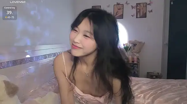 Snapshot of Luminous163 chatting on 01/03/25, 03:44 Luminous163 online show from 01/03/25, 03:44