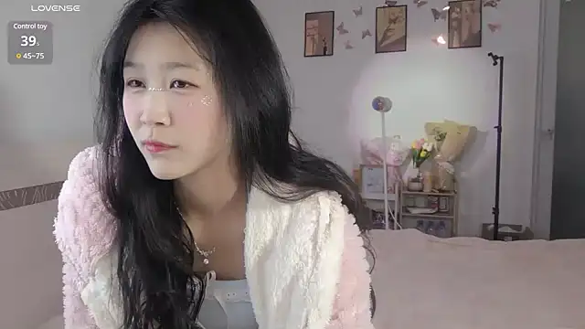 Snapshot of Luminous163 chatting on 01/26/25, 06:59 Luminous163 online show from 01/26/25, 06:59