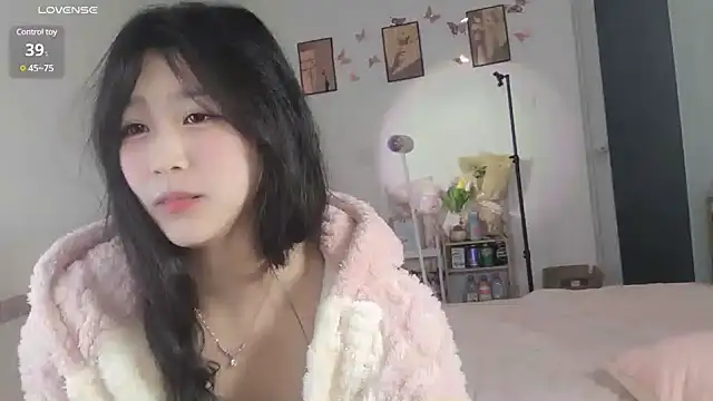 Snapshot of Luminous163 chatting on 01/29/25, 10:58 Luminous163 online show from 01/29/25, 10:58