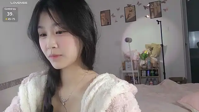 Snapshot of Luminous163 chatting on 01/29/25, 02:00 Luminous163 online show from 01/29/25, 02:00