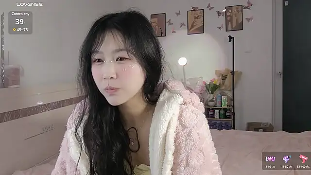 Snapshot of Luminous163 chatting on 02/02/25, 10:35 Luminous163 online show from 02/02/25, 10:35