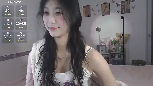 Snapshot of Luminous163 chatting on 02/05/25, 07:50 Luminous163 online show from 02/05/25, 07:50