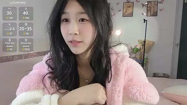 Snapshot of Luminous163 chatting on 02/10/25, 10:09 Luminous163 online show from 02/10/25, 10:09