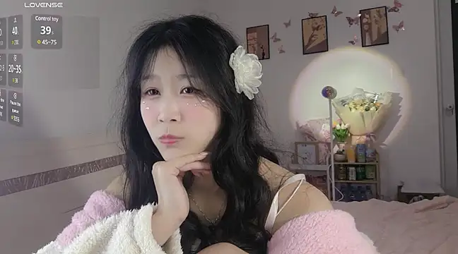 Snapshot of Luminous163 chatting on 02/18/25, 01:22 Luminous163 online show from 02/18/25, 01:22