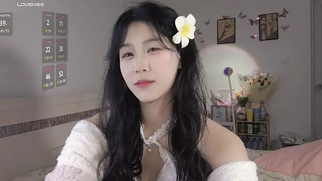 Snapshot of Luminous163 chatting on 02/25/25, 01:17 Luminous163 online show from 02/25/25, 01:17