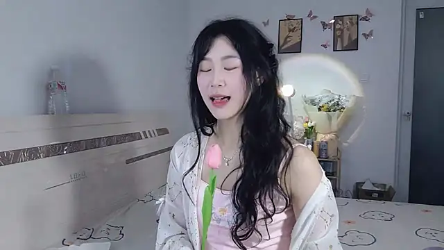 Snapshot of Luminous163 chatting on 03/23/25, 08:59 Luminous163 online show from 03/23/25, 08:59