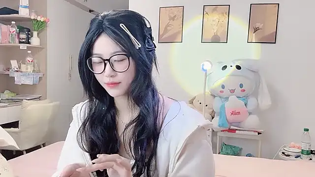 Snapshot of Luminous163 chatting on 10/28/25, 12:52 Luminous163 online show from 10/28/25, 12:52