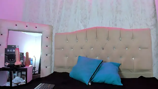 nova sex01 online show from 11/18/25, 04:50