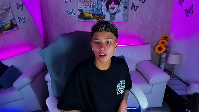 nova sex01 online show from 11/28/25, 03:42