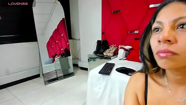 AmiraDulcee online show from 10/27/25, 02:32