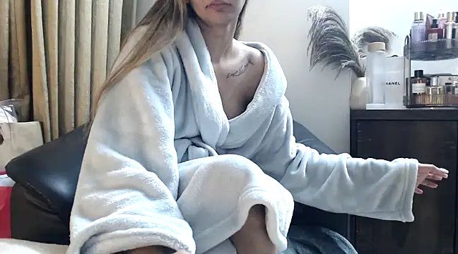 Snapshot of trippy_tina chatting on 12/23/24, 08:03 trippy tina online show from 12/23/24, 08:03