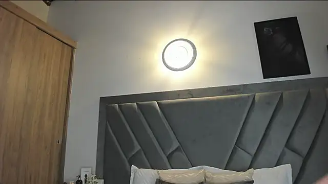 brenda nova18 online show from 09/17/25, 09:16