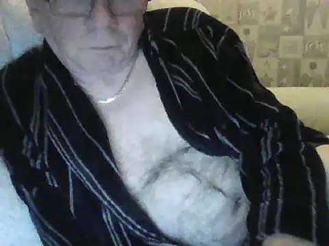 Snapshot of gibbo62 chatting on 01/03/25, 02:43 gibbo62 online show from 01/03/25, 02:43