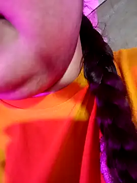 Suhanakhan00 online show from 05/17/26, 08:01