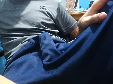 Snapshot of SALLY_OMAR_ chatting on 11/17/25, 11:10 SALLY OMAR online show from 11/17/25, 11:10