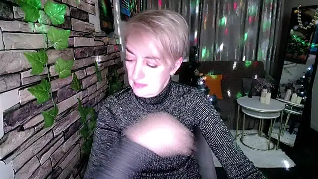 Hot Girl87 online show from 12/15/24, 04:15