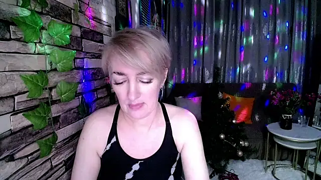 Hot Girl87 online show from 12/16/24, 05:22