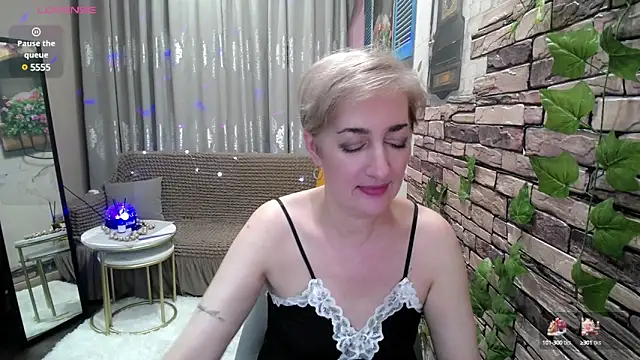 Hot Girl87 online show from 02/04/25, 09:41