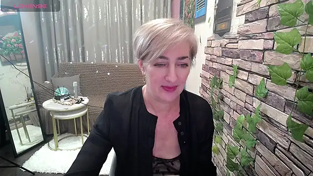 Hot Girl87 online show from 02/05/25, 11:50