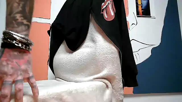 Snapshot of dani4334 chatting on 01/20/25, 11:02 dani4334 online show from 01/20/25, 11:02