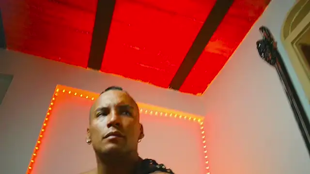 Snapshot of Leonnardo_Jaramillo chatting on 12/05/24, 03:06 Leonnardo Jaramillo online show from 12/05/24, 03:06