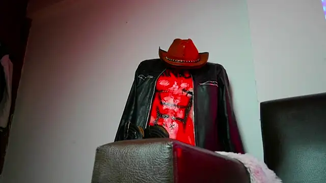 Snapshot of Leonnardo_Jaramillo chatting on 12/18/24, 12:07 Leonnardo Jaramillo online show from 12/18/24, 12:07