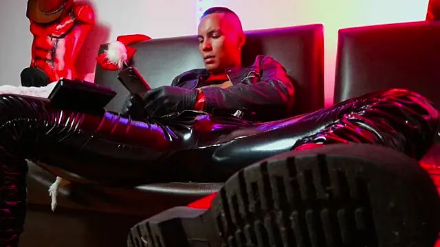 Snapshot of Leonnardo_Jaramillo chatting on 12/21/24, 12:38 Leonnardo Jaramillo online show from 12/21/24, 12:38