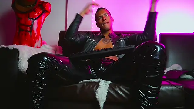 Snapshot of Leonnardo_Jaramillo chatting on 01/06/25, 08:35 Leonnardo Jaramillo online show from 01/06/25, 08:35