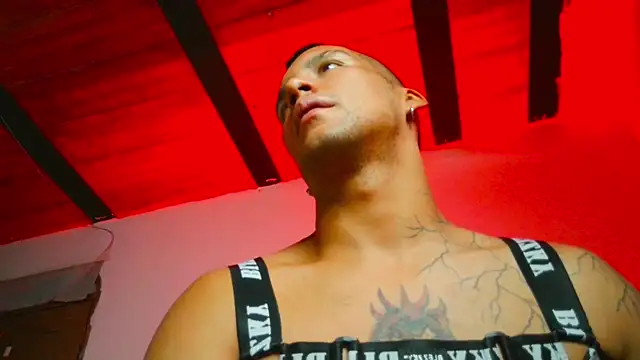 Snapshot of Leonnardo_Jaramillo chatting on 02/25/25, 10:04 Leonnardo Jaramillo online show from 02/25/25, 10:04