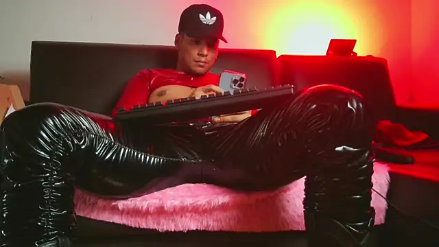 Snapshot of Leonnardo_Jaramillo chatting on 03/08/25, 03:17 Leonnardo Jaramillo online show from 03/08/25, 03:17