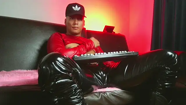 Snapshot of Leonnardo_Jaramillo chatting on 03/08/25, 11:07 Leonnardo Jaramillo online show from 03/08/25, 11:07