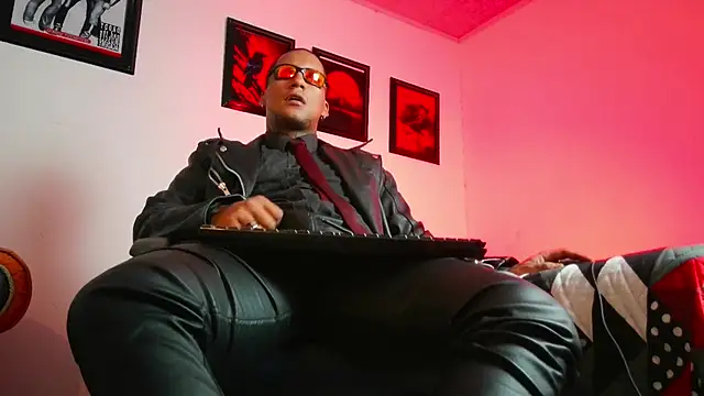 Snapshot of Leonnardo_Jaramillo chatting on 11/13/25, 11:20 Leonnardo Jaramillo online show from 11/13/25, 11:20