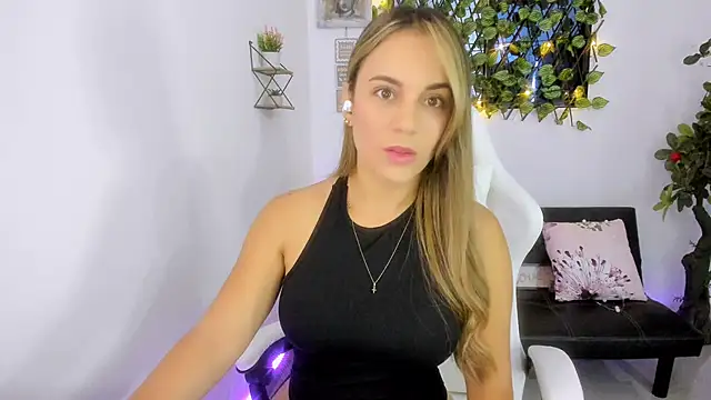 Snapshot of Sara_lopez_28 chatting on 01/25/25, 12:16 Sara lopez 28 online show from 01/25/25, 12:16