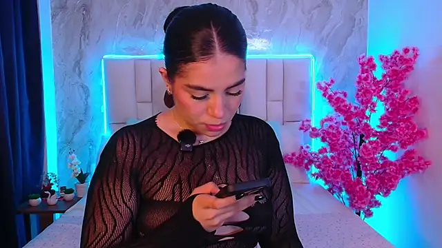 Snapshot of IsabellaAnngel chatting on 06/07/26, 04:27 IsabellaAnngel online show from 06/07/26, 04:27