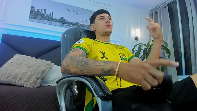 Damian23   online show from 12/03/25, 10:46