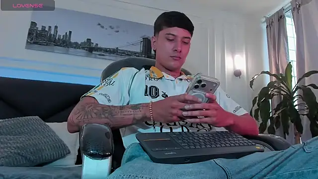 Damian23   online show from 03/27/26, 02:17