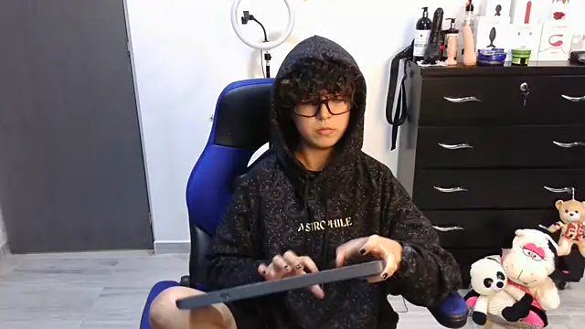 thomascooper7 online show from 09/20/25, 08:10