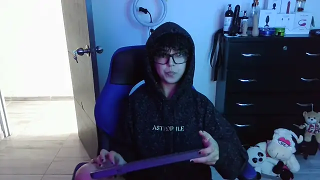 thomascooper7 online show from 09/30/25, 07:52