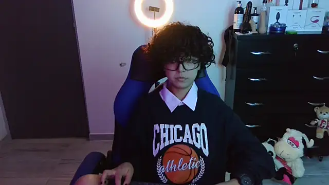 thomascooper7 online show from 10/24/25, 08:05