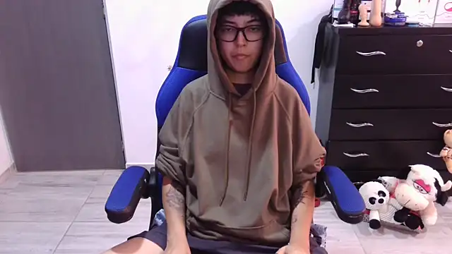 thomascooper7 online show from 12/19/25, 06:59