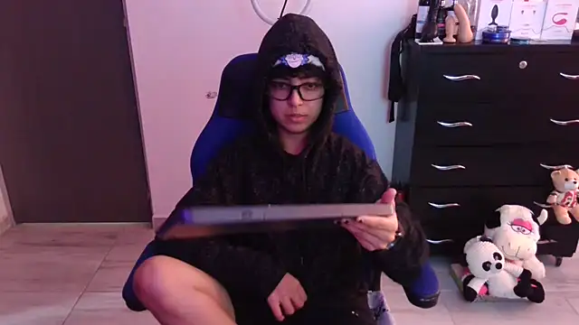 thomascooper7 online show from 01/12/26, 06:57