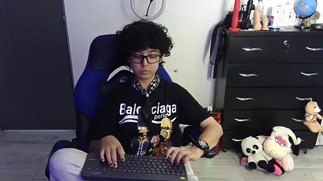 thomascooper7 online show from 04/17/26, 08:34