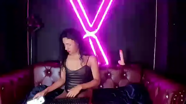 Snapshot of Sabrina_Rosse__ chatting on 02/04/25, 03:44 Sabrina Rosse   online show from 02/04/25, 03:44